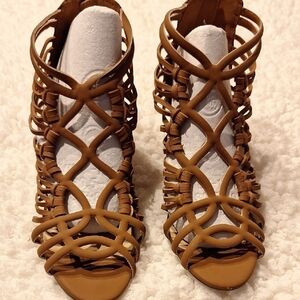 Womens Cato Strappy Brown Zipper Sandals Size 7.  NWOB